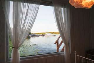 Дома для отпуска Sali Osta Floating House on the river Юрмала Дом с 2 спальнями-24